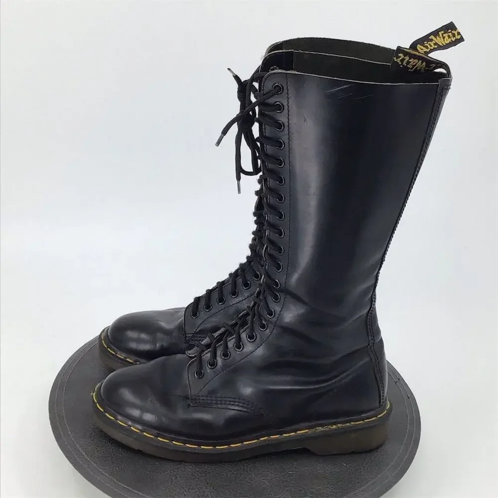 Dr. Martens 20-Eye Boots Womens Sz US 10 Black Leather Combat England Vintage - Picture 1 of 9